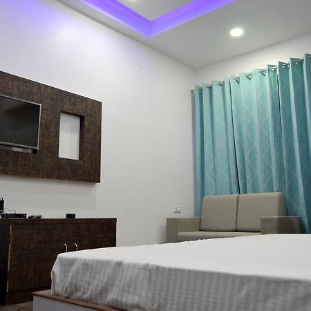 Hotel Taru Inn Ghaziabad Extérieur photo