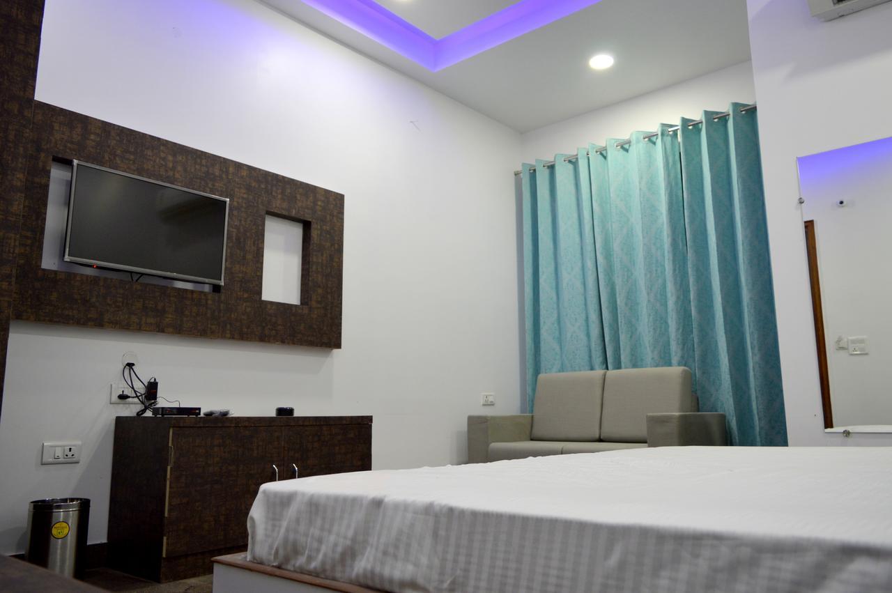Hotel Taru Inn Ghaziabad Extérieur photo