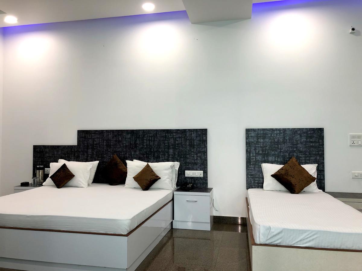 Hotel Taru Inn Ghaziabad Extérieur photo